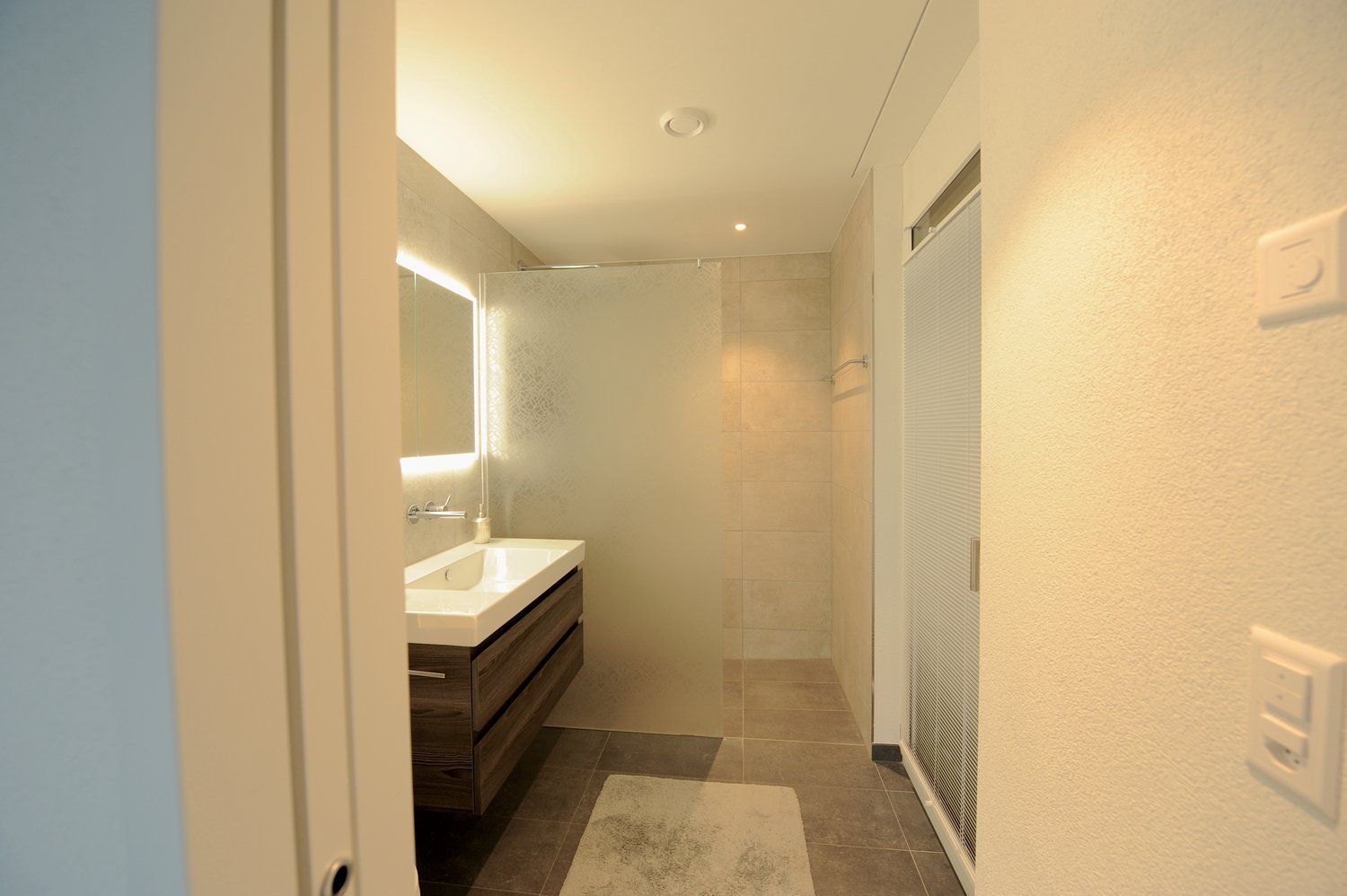 Exklusives modernes Wohnen in Winkel -  4.5-Zimmer-Attika-Dachwohnung - Bild 10