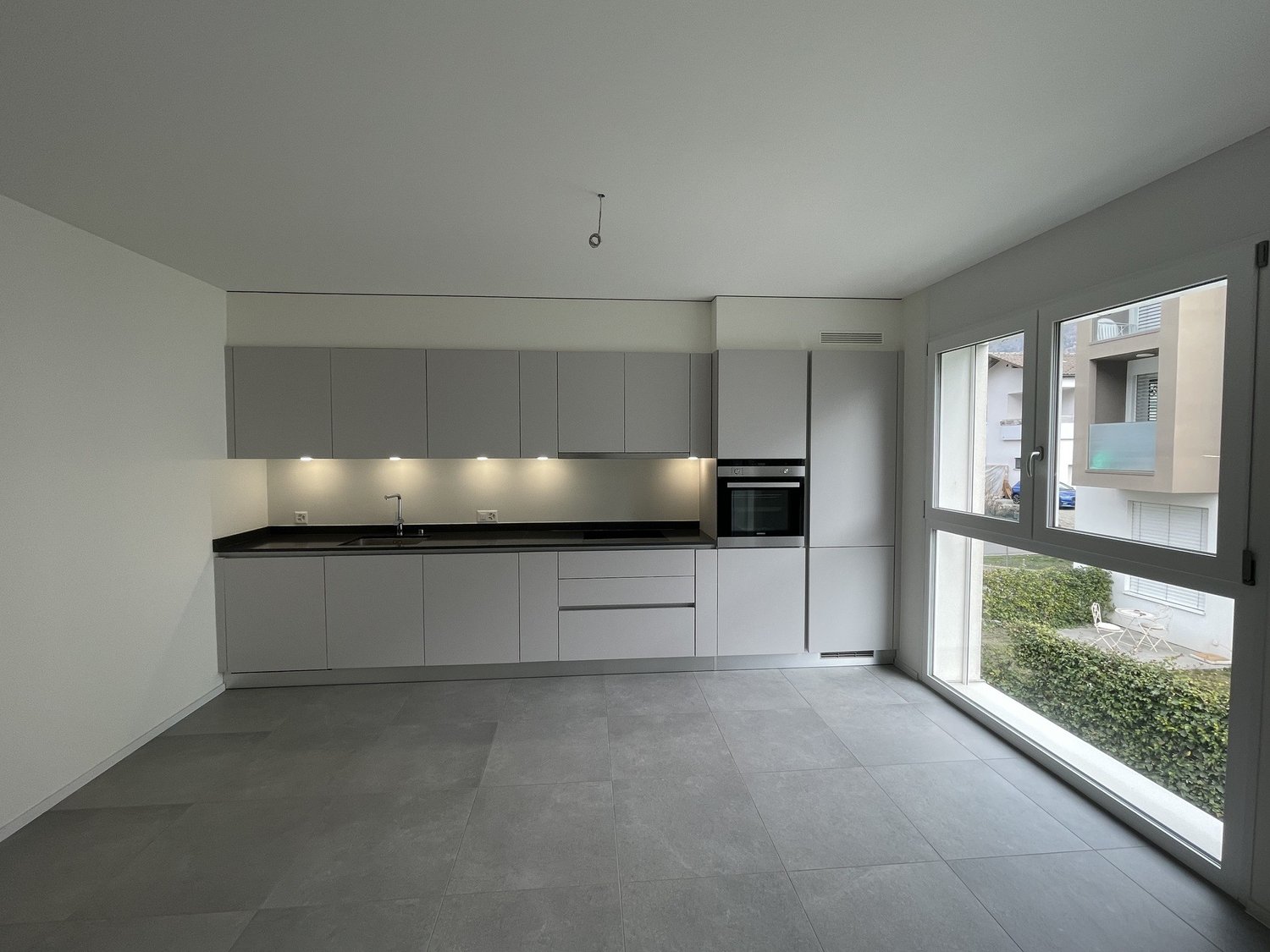 MODERNO ED AMPIO APPARTAMENTO 2.5 CON DUE POSTEGGI INTERNI - Bild 6