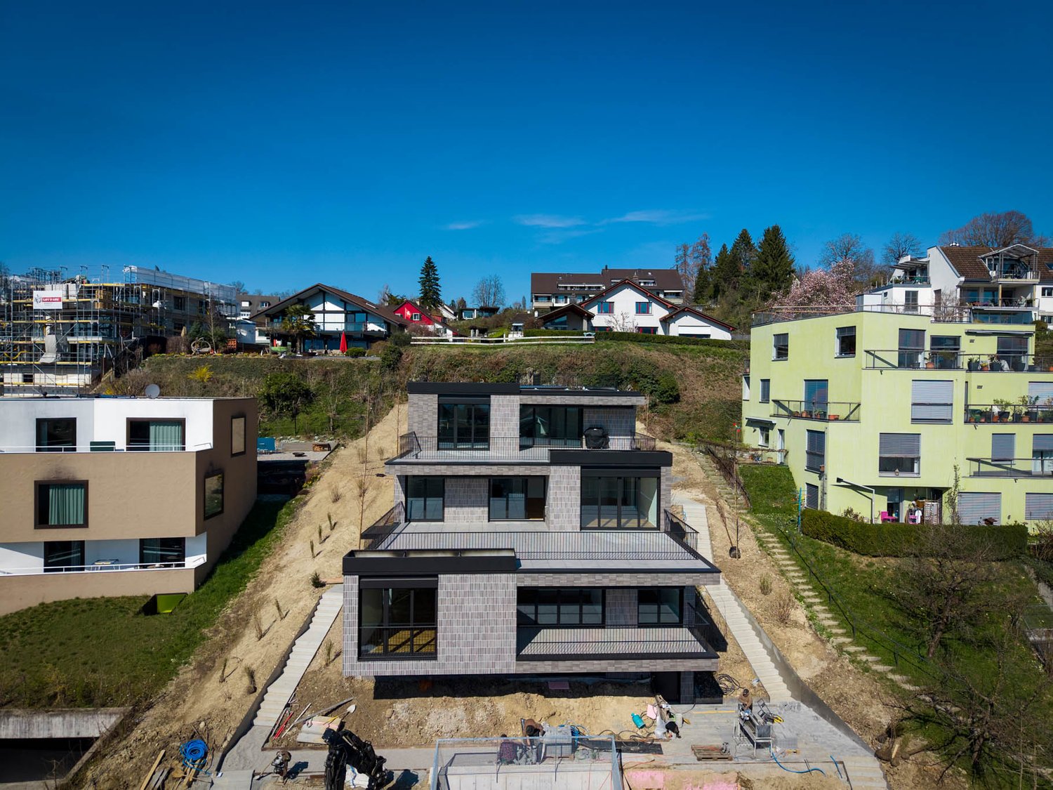 Exklusive und hochwertige 4.5-Zimmer-Terrassenwohnung - Ihr Traumdomizil mit Teilseesicht in Uerikon - Bild 1