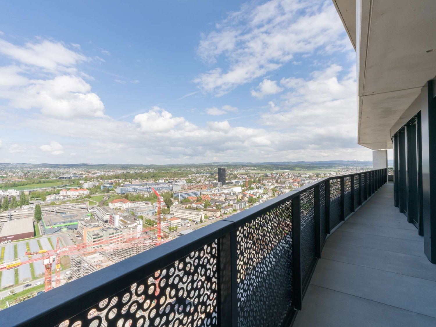 Über den Wolken: Exklusive 5.5-Zimmerwohnung im 31. Stock mit Panoramablick -  Bild 3