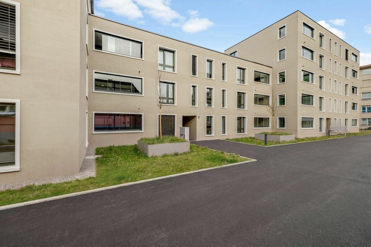 Erstvermietung - Attraktive 3 1/2-Zimmer-Wohnung mit Loggia und Einstellplatz im Zentrum von Sissach -  Bild 1
