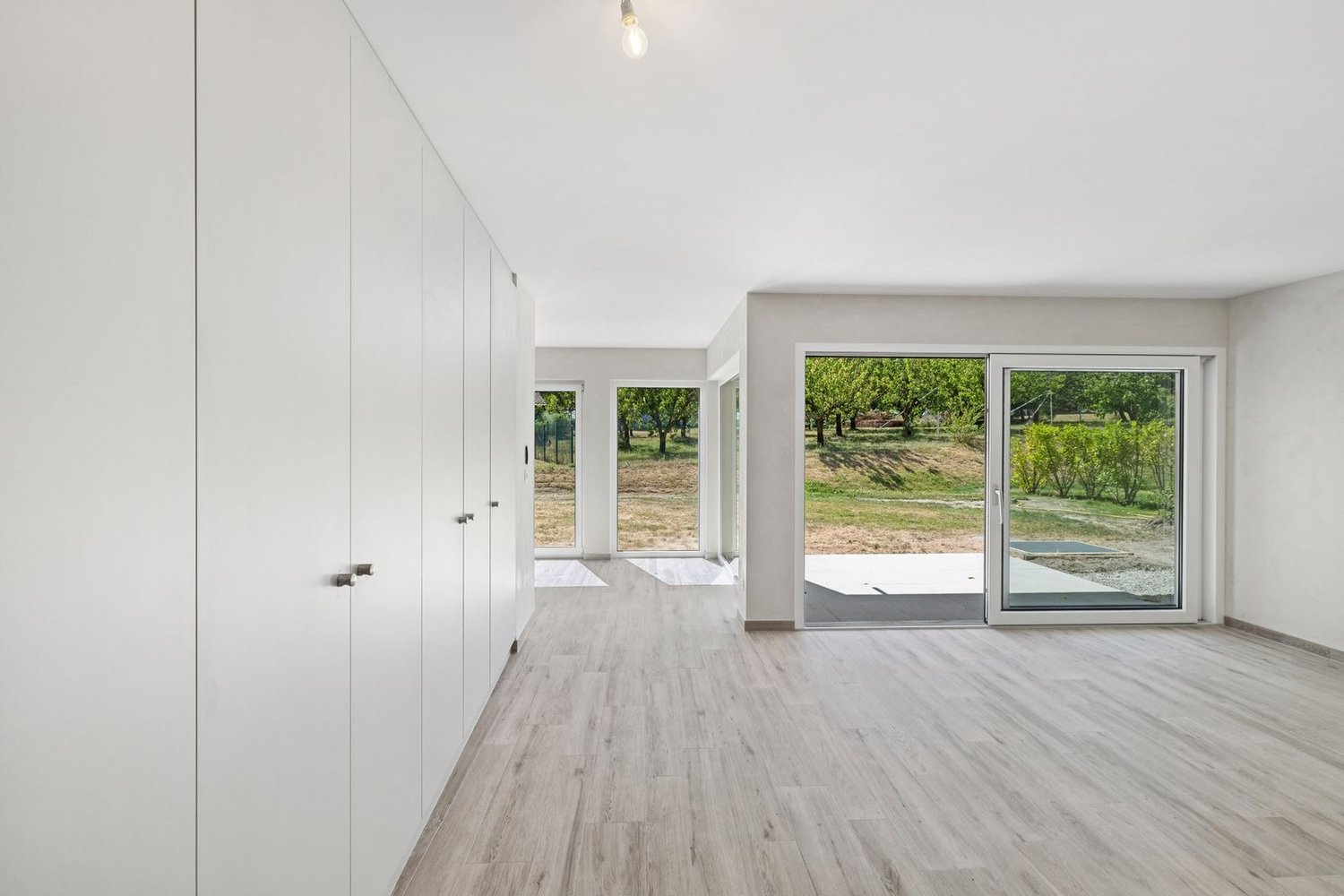 Appartement neuf de 2.5 pièces avec grand jardin et terrasses - Bild 4