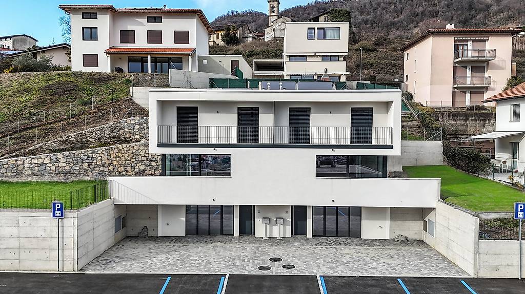 Casa moderna a due piani con piscina a Vacallo - Bild 1