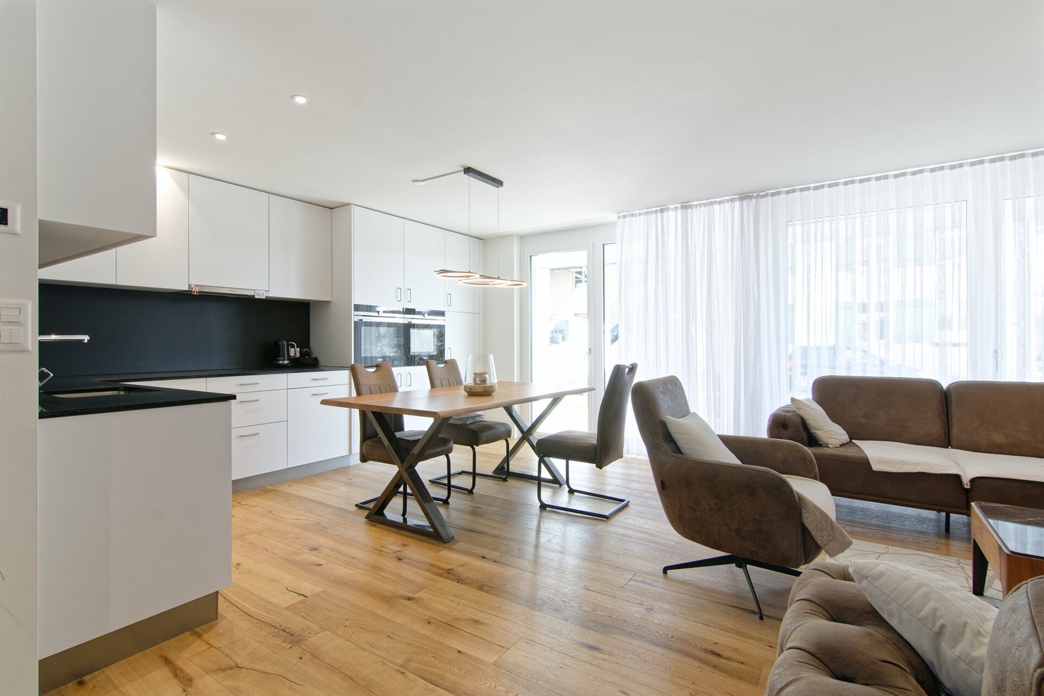 Neuwertiges 5.5-Zi.-Reihen EFH - IMM_8319_immo