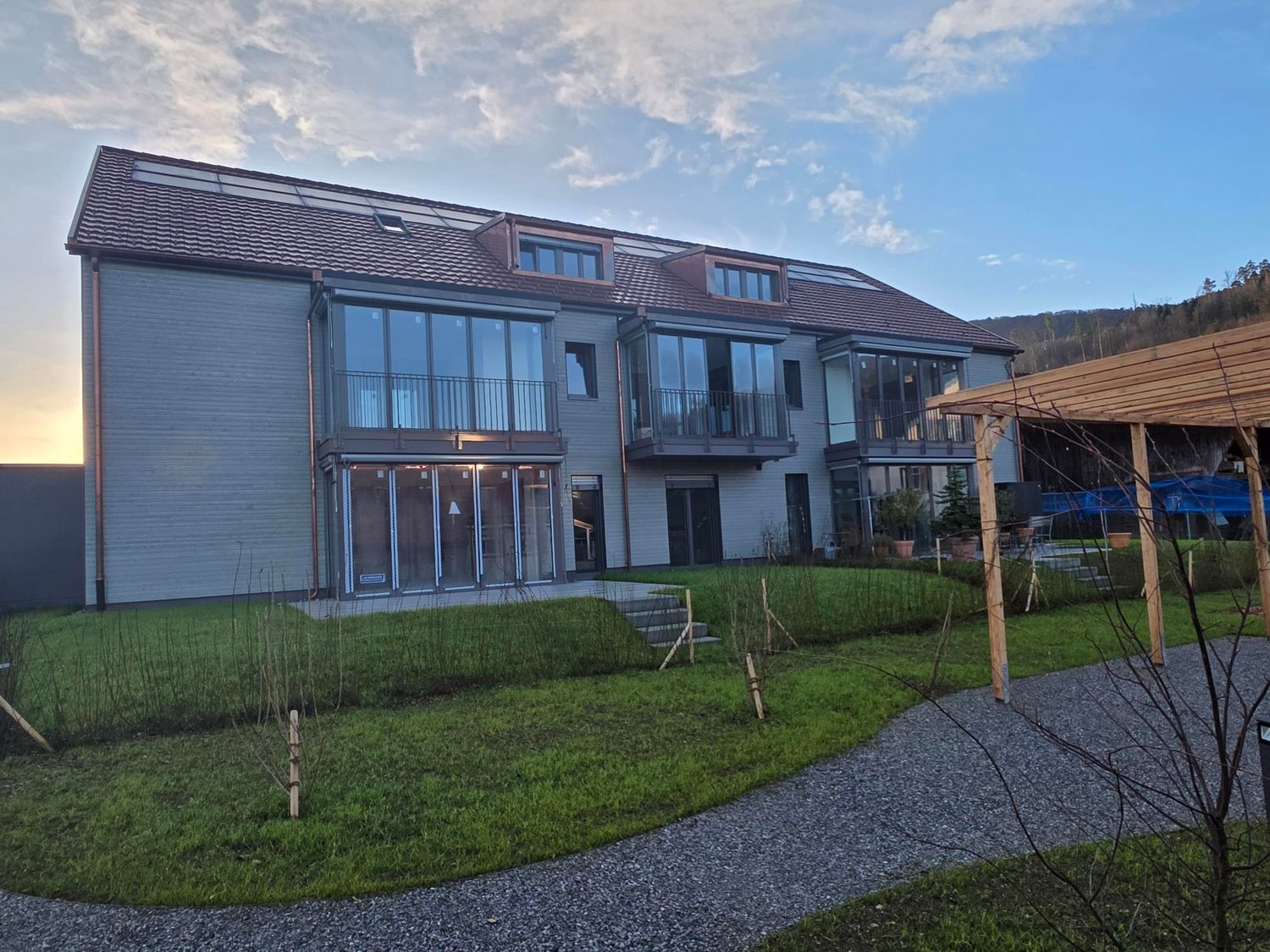 Jetzt fertiggestellt : Top-3,5-Zimmer-Wohnung mit privatem Garten ! B02 - Bild 1