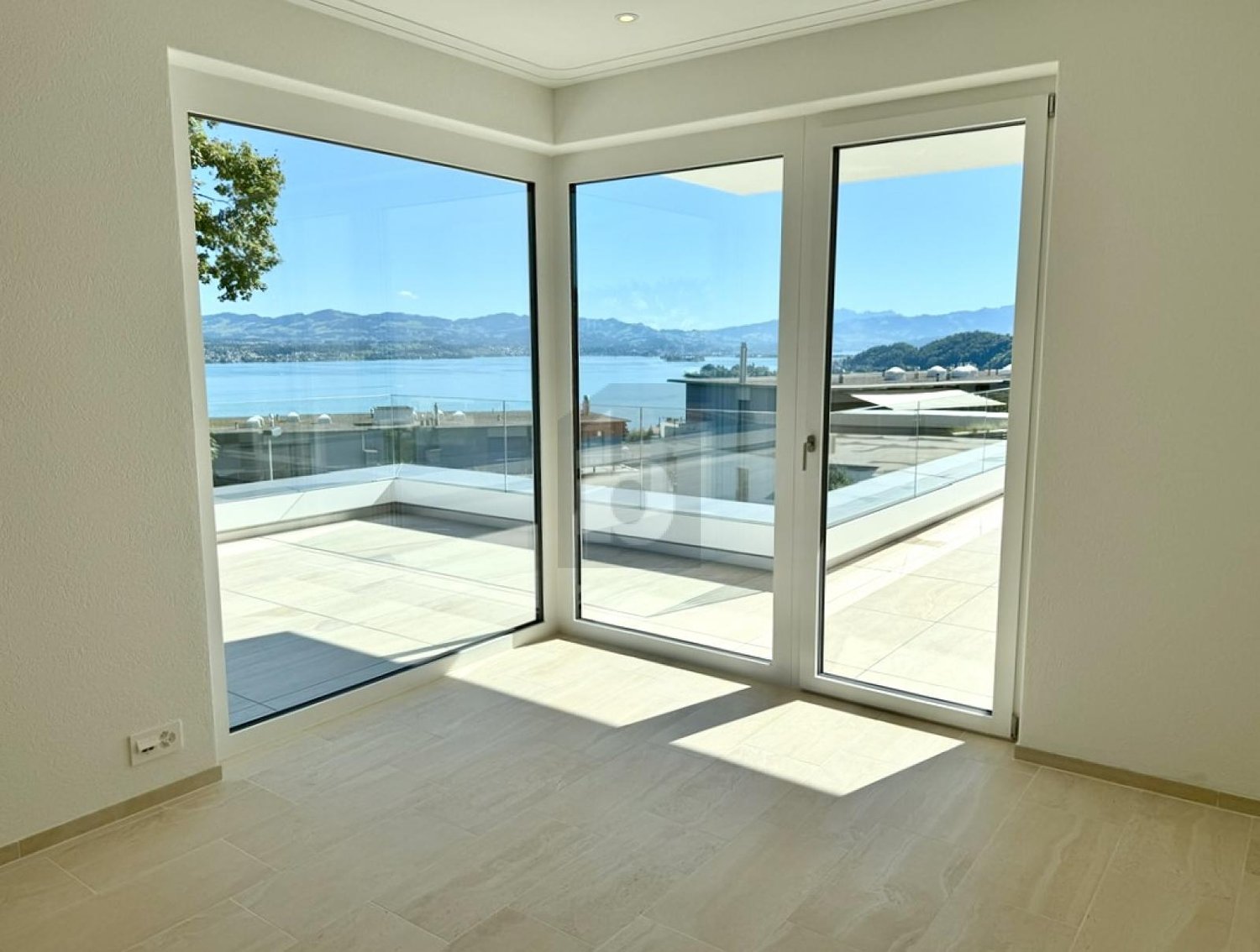 LUXURIÖSE RUHEOASE MIT HIGH-END TECHNIK - Bild 2