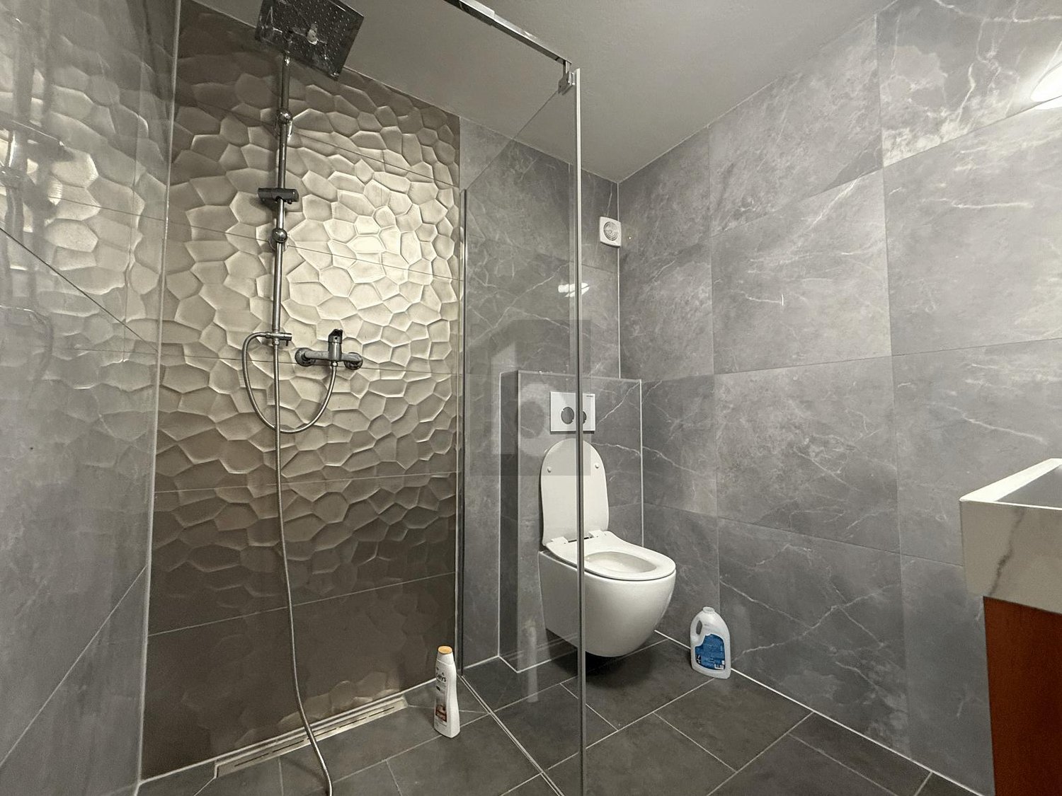 ENTIÈREMENT RÉNOVÉ,  RENDEMENT NET 5,7% -  Bild 5