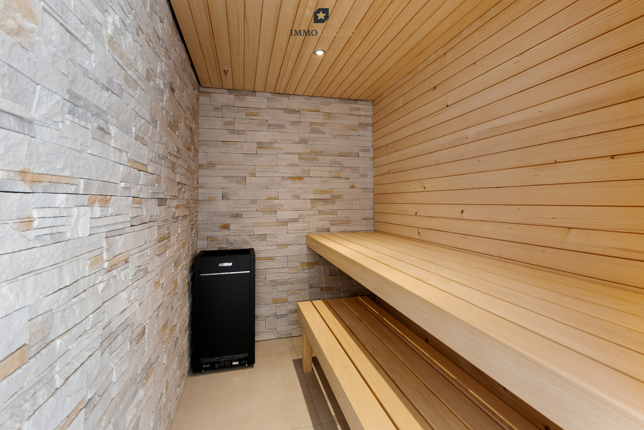 Attikawohnung der Superlative mit Seesicht in grenznaher Lage. - Ihr privater Wellness-Bereich: Gestalten Sie Ihr Gym oder Spa direkt neben der Sauna.