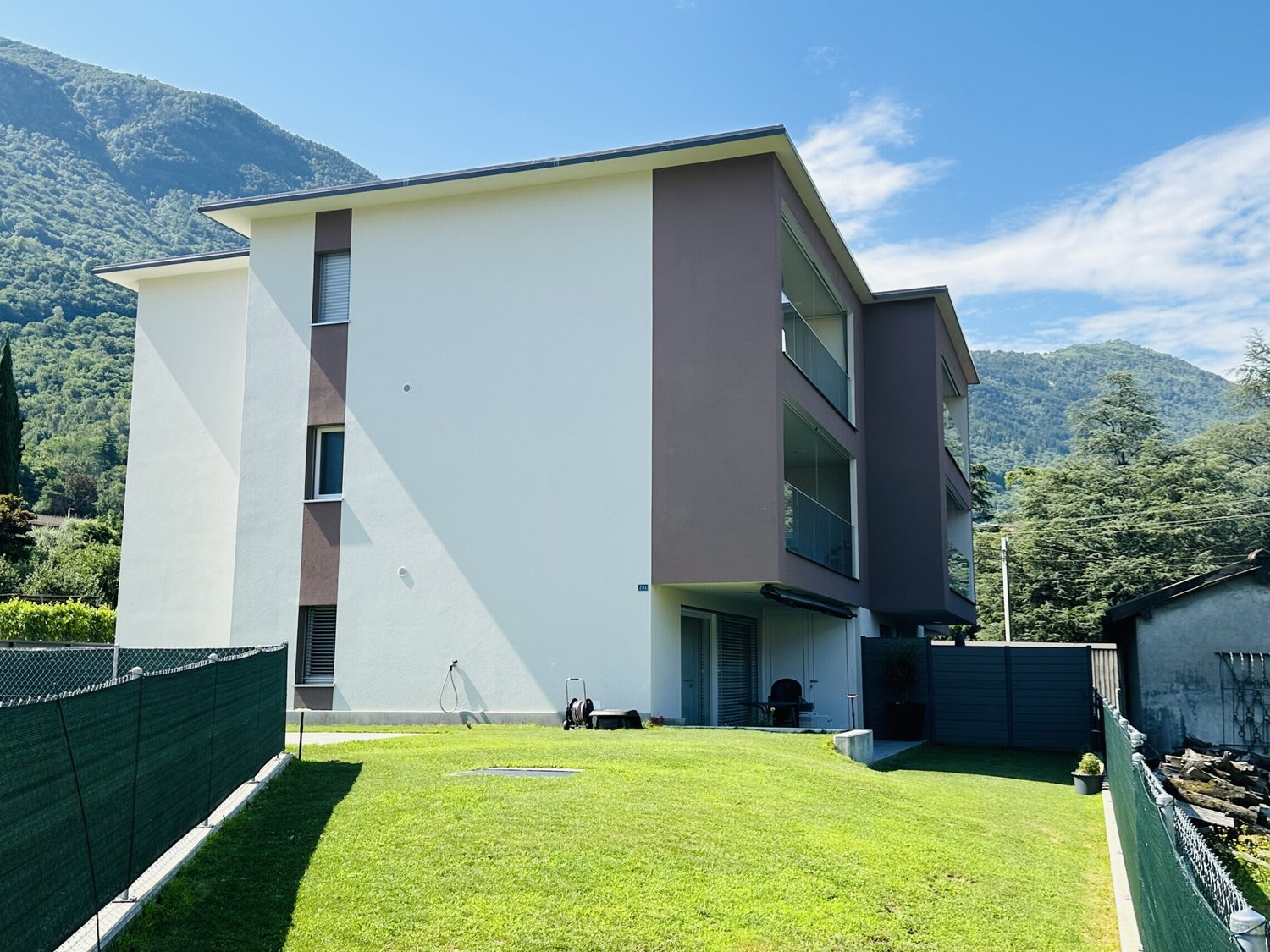 MODERNO 4.5 CON AMPIO BALCONE E VISTA APERTA A BELLINZONA -  Bild 5