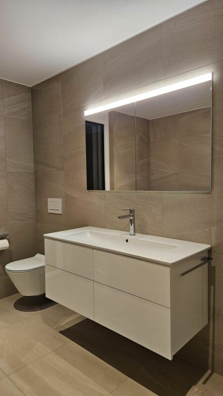 ERSTVERMIETUNG - Wohnen am ehemaligen Weinrebenhang in Stäfa - Badezimmer