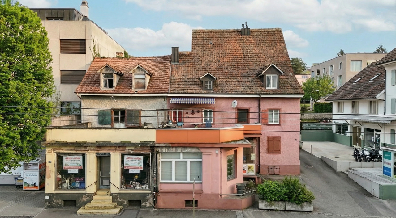 IM HERZEN VON BINNINGEN - BAULANDPARZELLE MIT ABBRUCHOBJEKT -  Bild 1