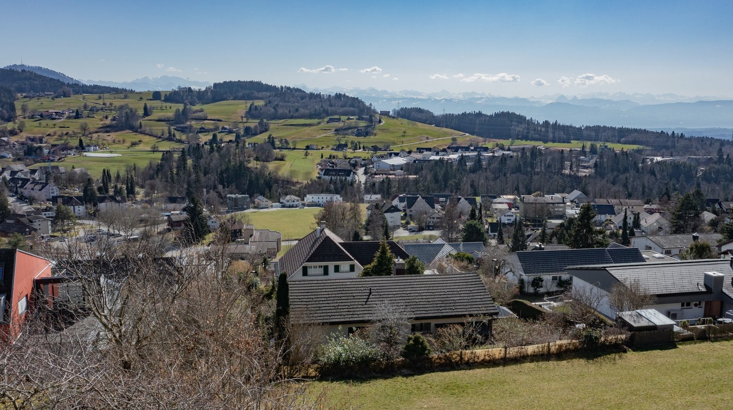 Feriengefühl auf über 700 m ü. M.: sonniges Grundstück mit Entwickl... - EFH Bäretswil