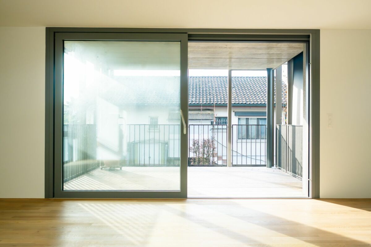 Neuwertige Wohnung mit grosser gedeckter Terrasse im Herzen von Seedorf - Bild 4