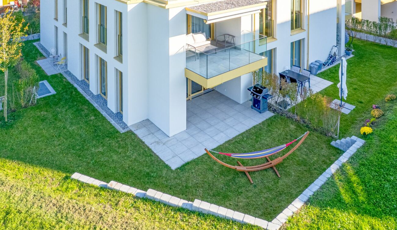 3.5-Zimmer-Gartenwohnung in Amriswil mit Blick ins Grüne (Landwirtschaftszone) - Gartenbereich mit Sitzplatz