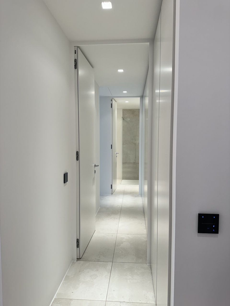 MODERNO ED ELEGANTE APPARTAMENTO - corridoio