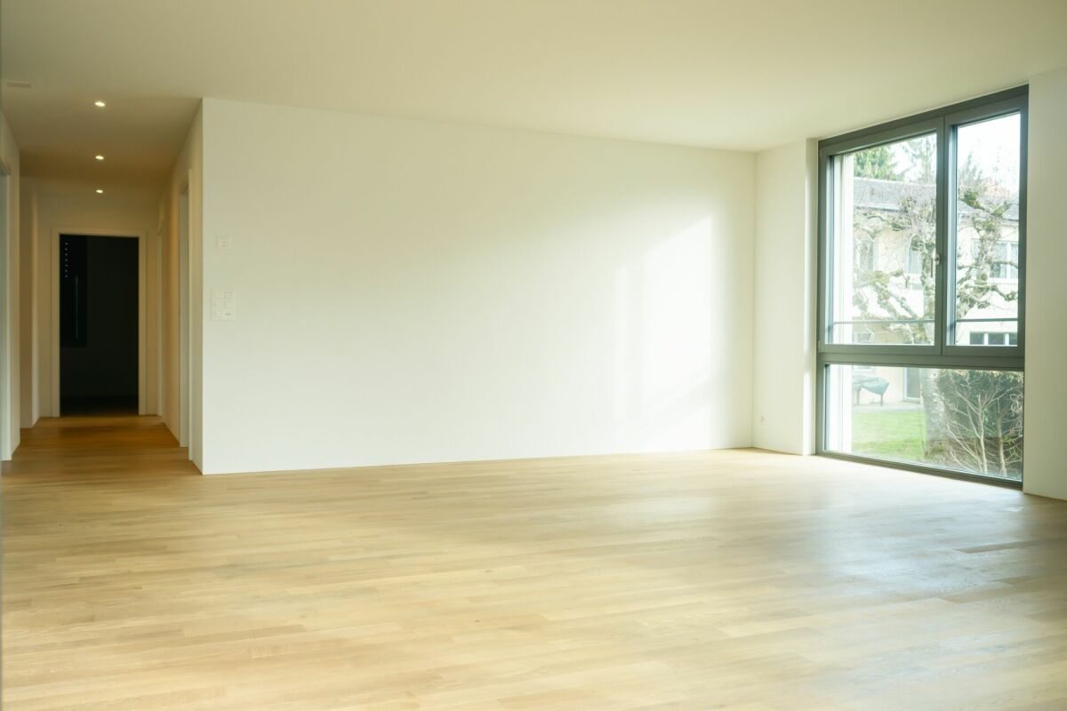 Neuwertige Wohnung mit grosser gedeckter Terrasse im Herzen von Seedorf - Bild 5