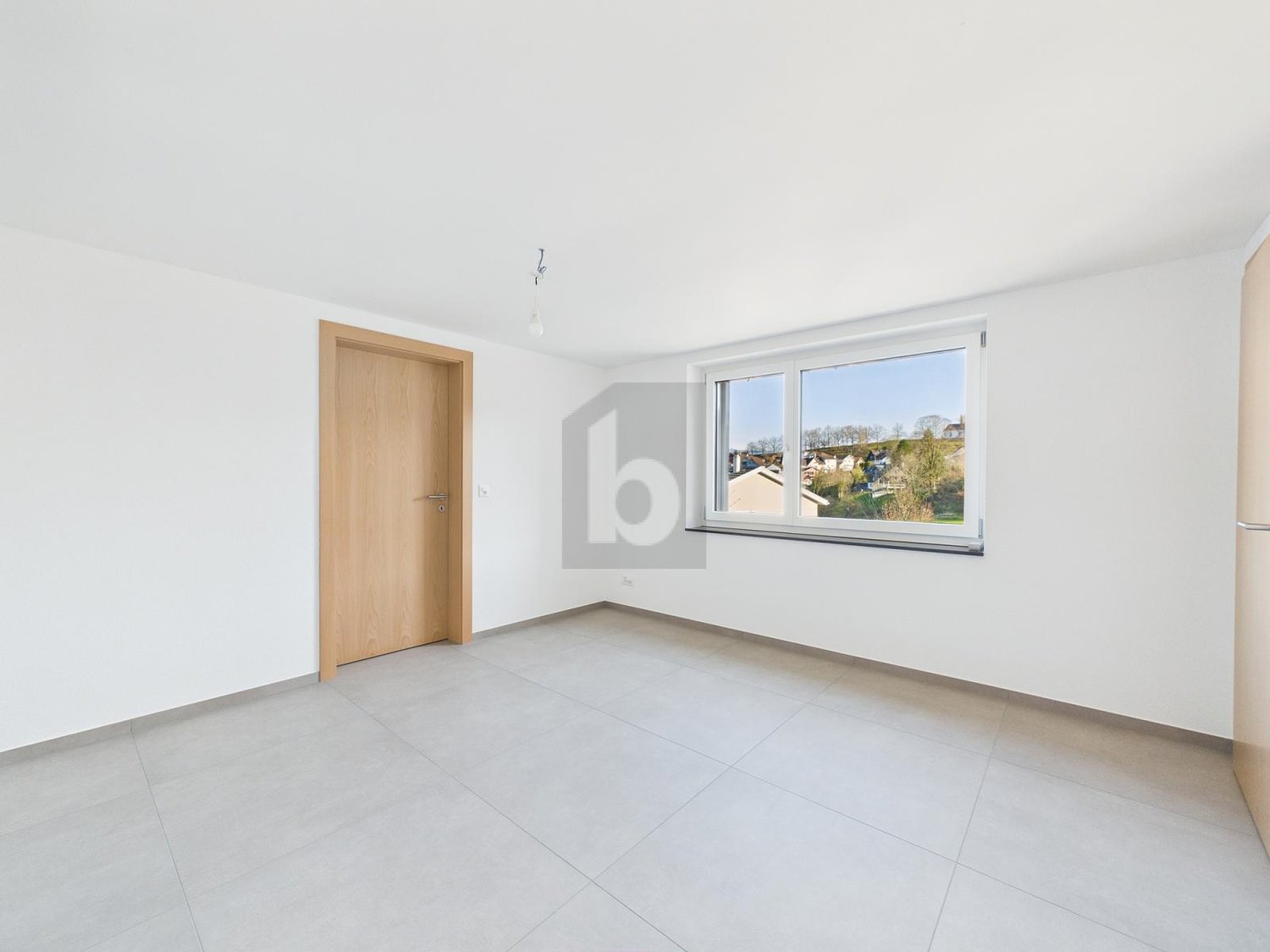 NEUWERTIG UND SONNIG - Bild 3