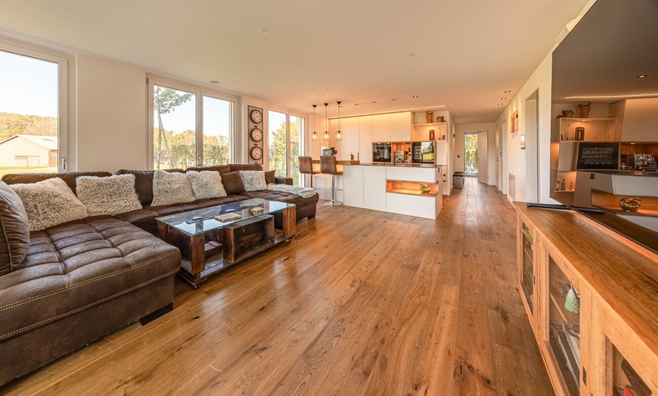 3.5-Zimmer-Gartenwohnung in Amriswil mit Blick ins Grüne (Landwirtschaftszone) - Wohnbereich mit Küche