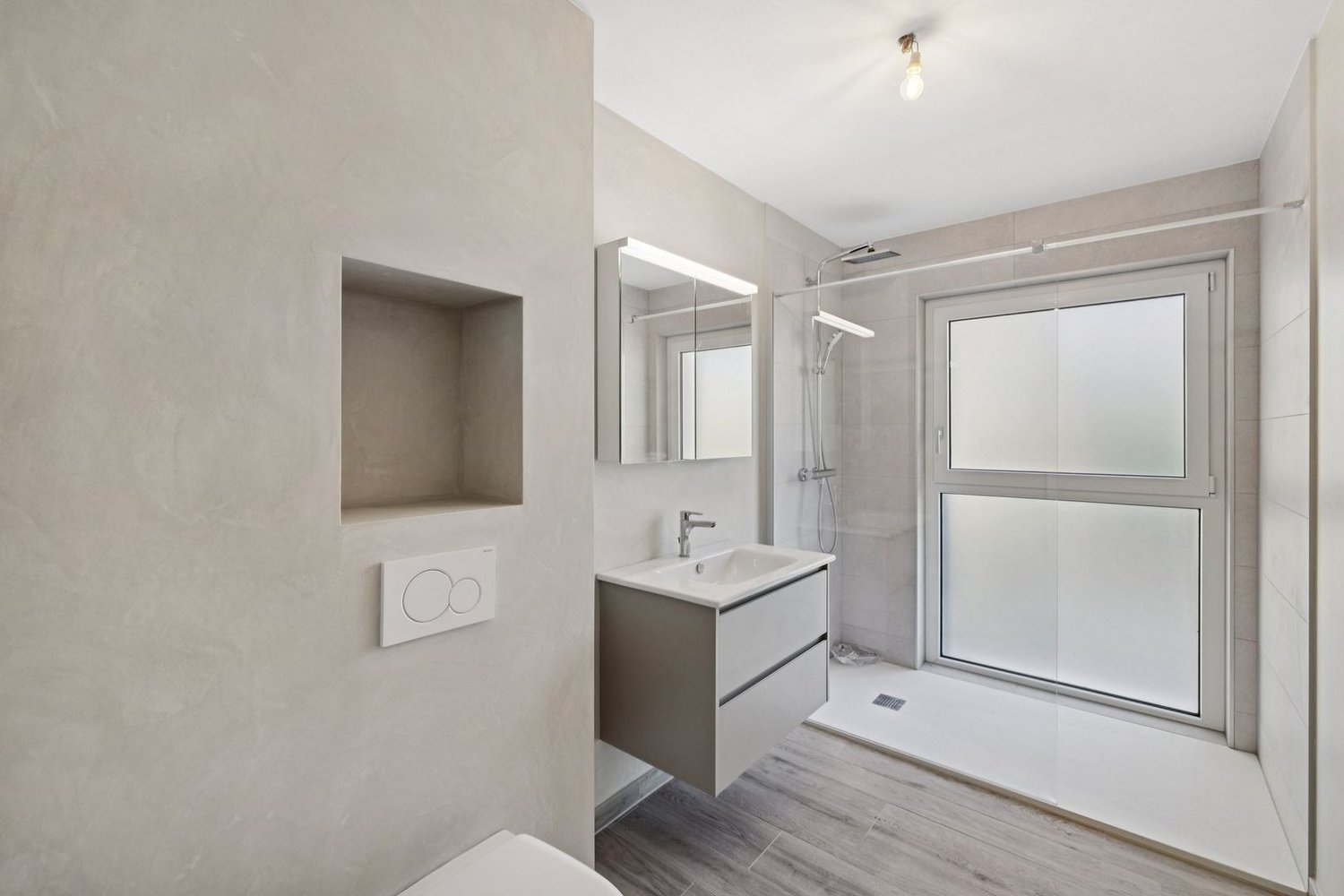 Appartement neuf de 2.5 pièces avec grand jardin et terrasses - Bild 7