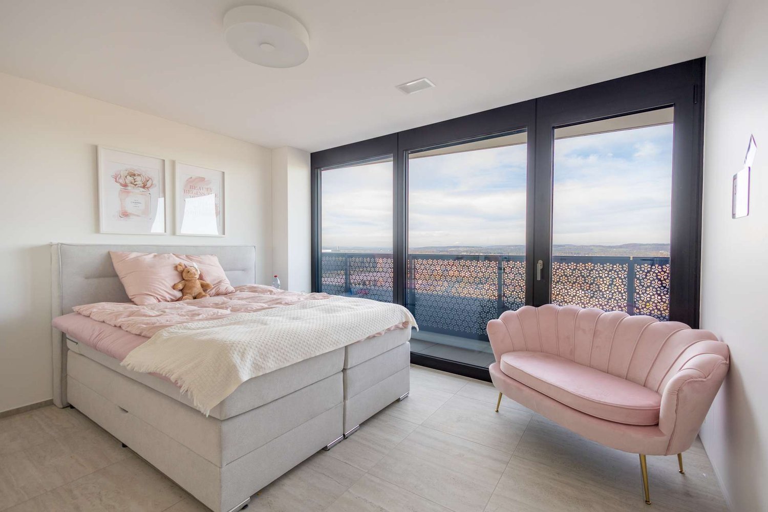 RESERVIERT: Wohnen auf 104 Meter in der vierthöchsten Wohnung der Schweiz, 5.5 Zimmerwohnung Dübendorf - Zimmer 1