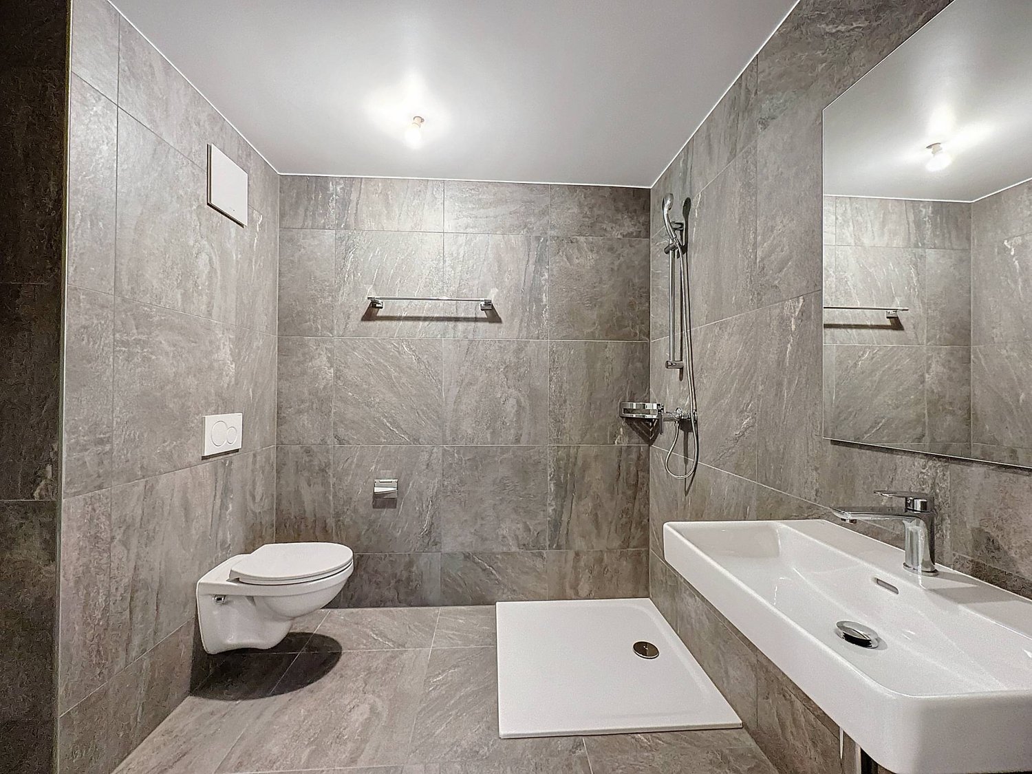 Spacieux 4.5 pièces "NEUF" au rez-de-chaussée - Bild 3