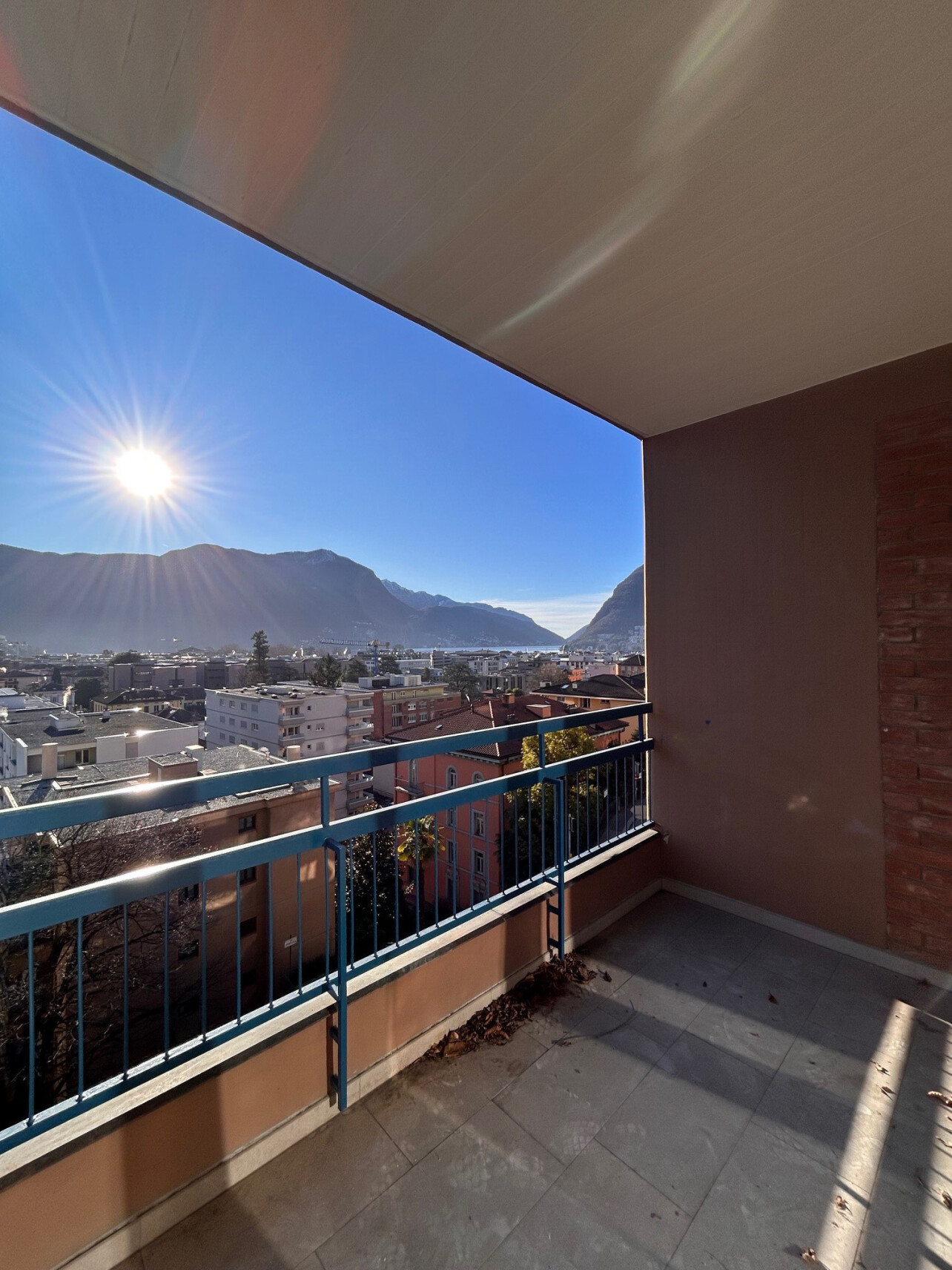 STUPENDO 4.5 CON VISTA LAGO IN ZONA CENTRALISSIMA A LUGANO - Bild 3