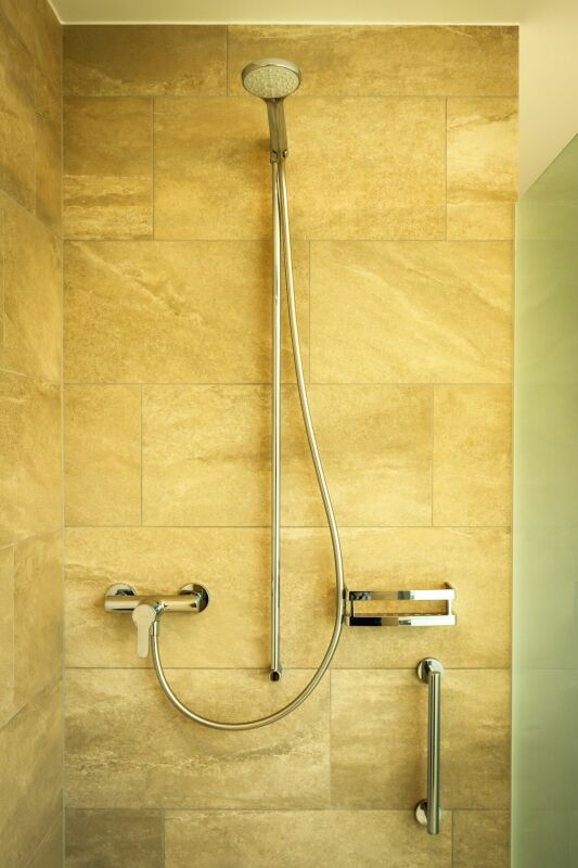 Neuwertige Wohnung mit grosser gedeckter Terrasse im Herzen von Seedorf - Bild 7