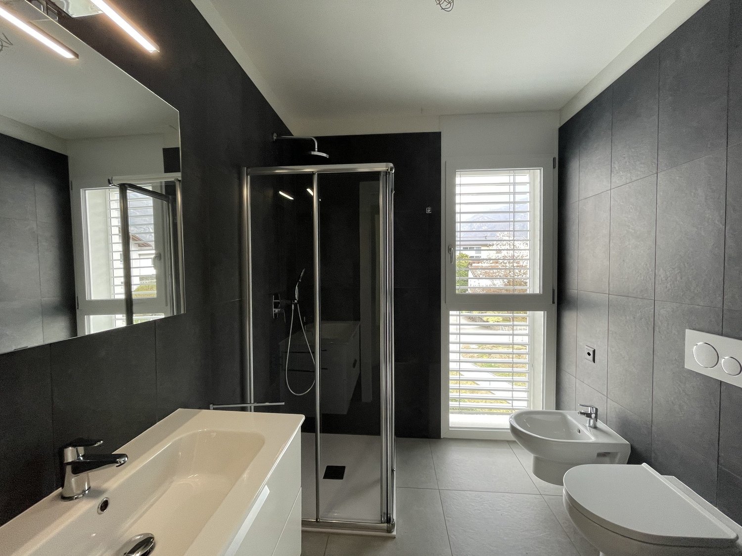 MODERNO ED AMPIO APPARTAMENTO 2.5 CON DUE POSTEGGI INTERNI - Bild 8