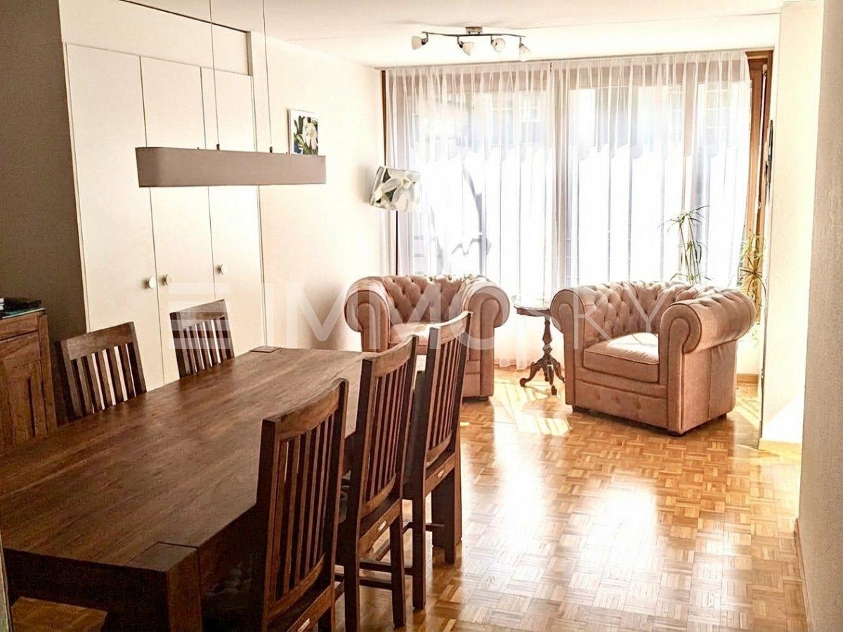 Renditeobjekt - Zwei Wohnungen sowie ein Ladenlokal - Essbereich mit genügend Platz