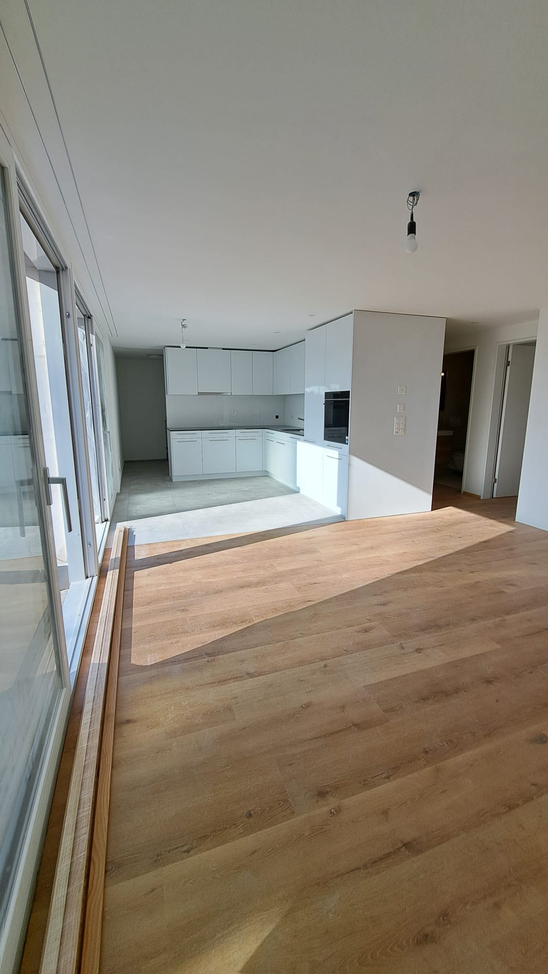 Moderne Terrassenwohnung und Garage in Hitzkirch - Bild 3