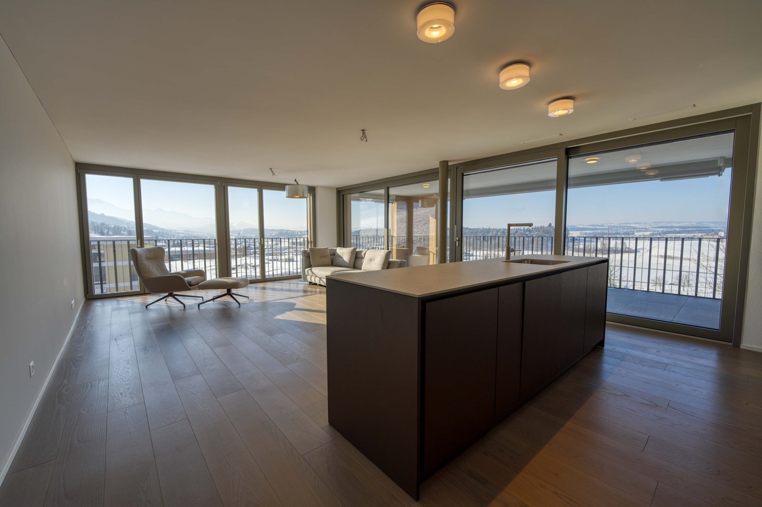 Neues Mehrfamilienhaus mit sieben Wohneinheiten im Rontal - D11.7 | 4.5-Zimmer Attikawohnung | Stilvoller Wohn- und Essbereich