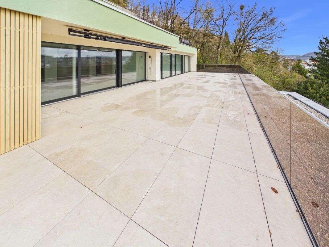 Exklusive 5.5-Zimmer-Terrassenwohnung in Umiken -  Bild 1