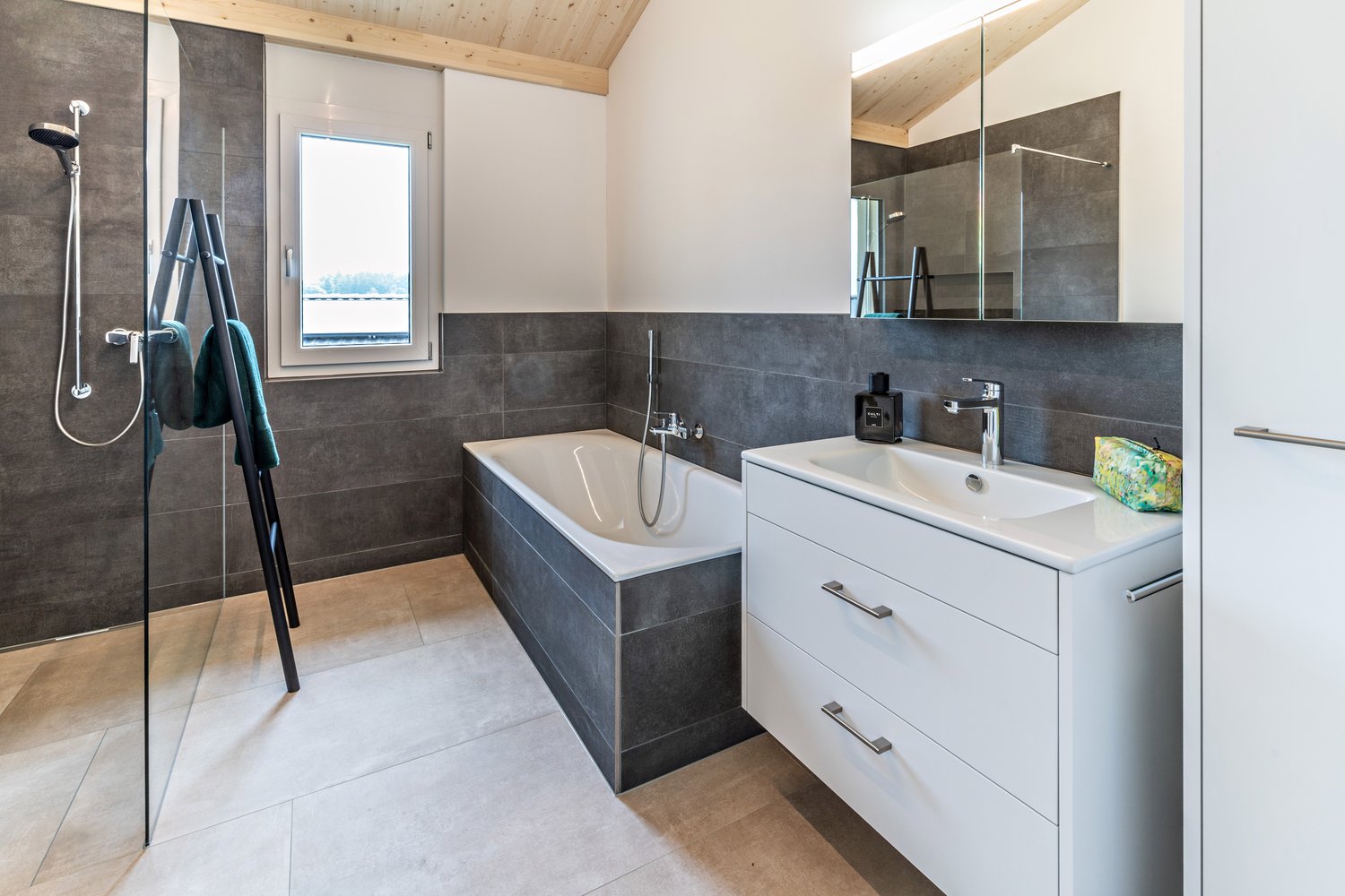 Moderner Neubau – 6.5-Zimmer-Einfamilienhaus in sonniger Lage von Helsighausen - Bild 11