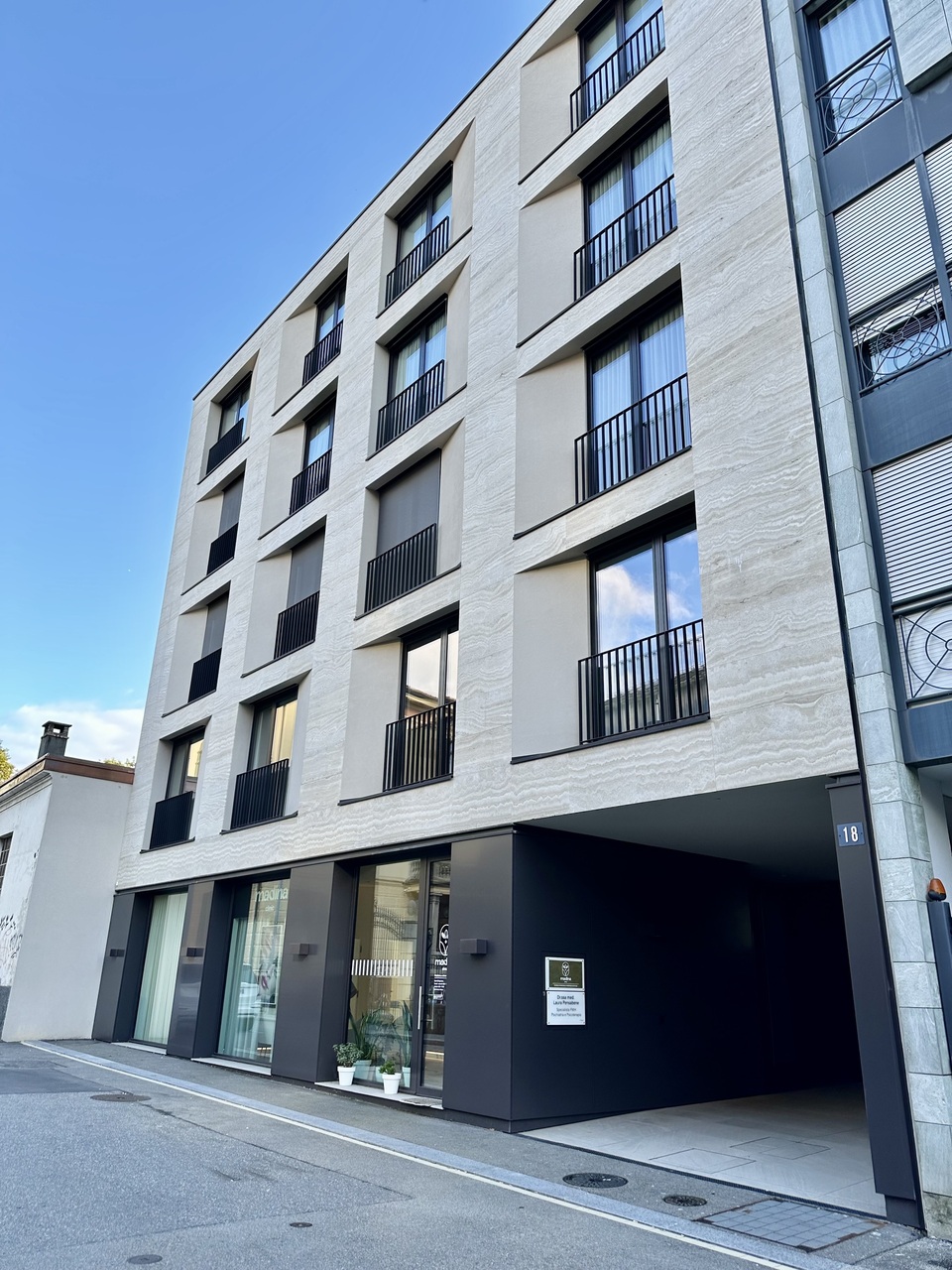 MODERNO ED ELEGANTE APPARTAMENTO - facciata stabile