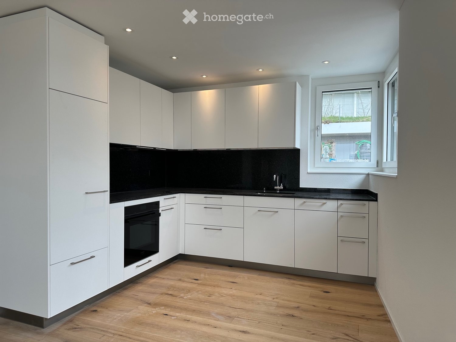 ERSTBEZUG mit schöner Sicht auf Stadt und Berge - Bild 5