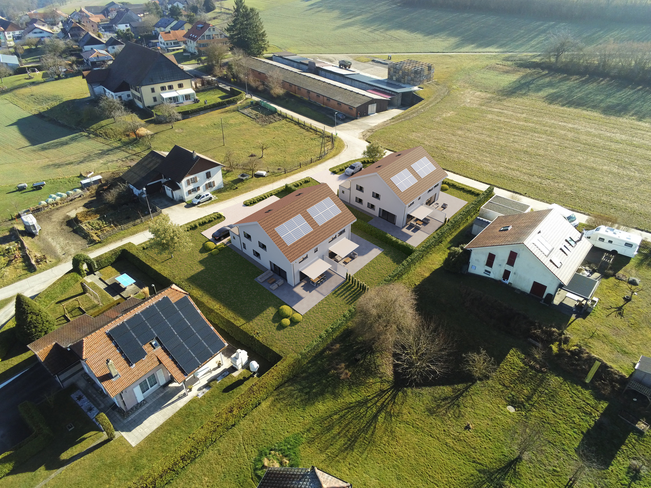 Villa neuve sur plan dans un espace verdoyant - Bild 1