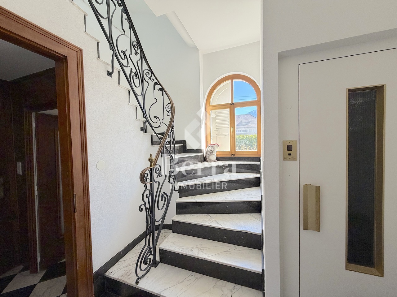 Immeuble rénové de 3 appartements - potentiel de développement - Bild 4