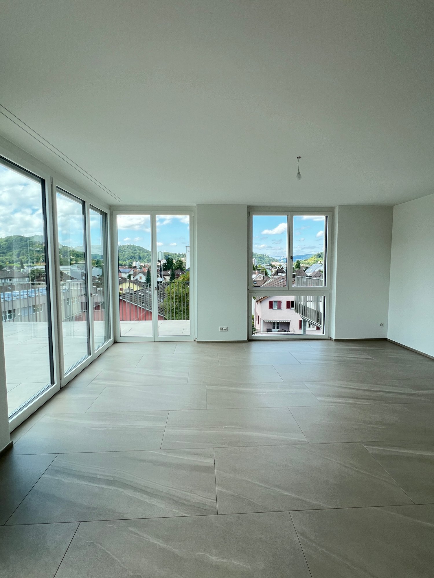 Attikawohnung mit 360-Grad-Blick über die Dächer von Wettingen -  Bild 1