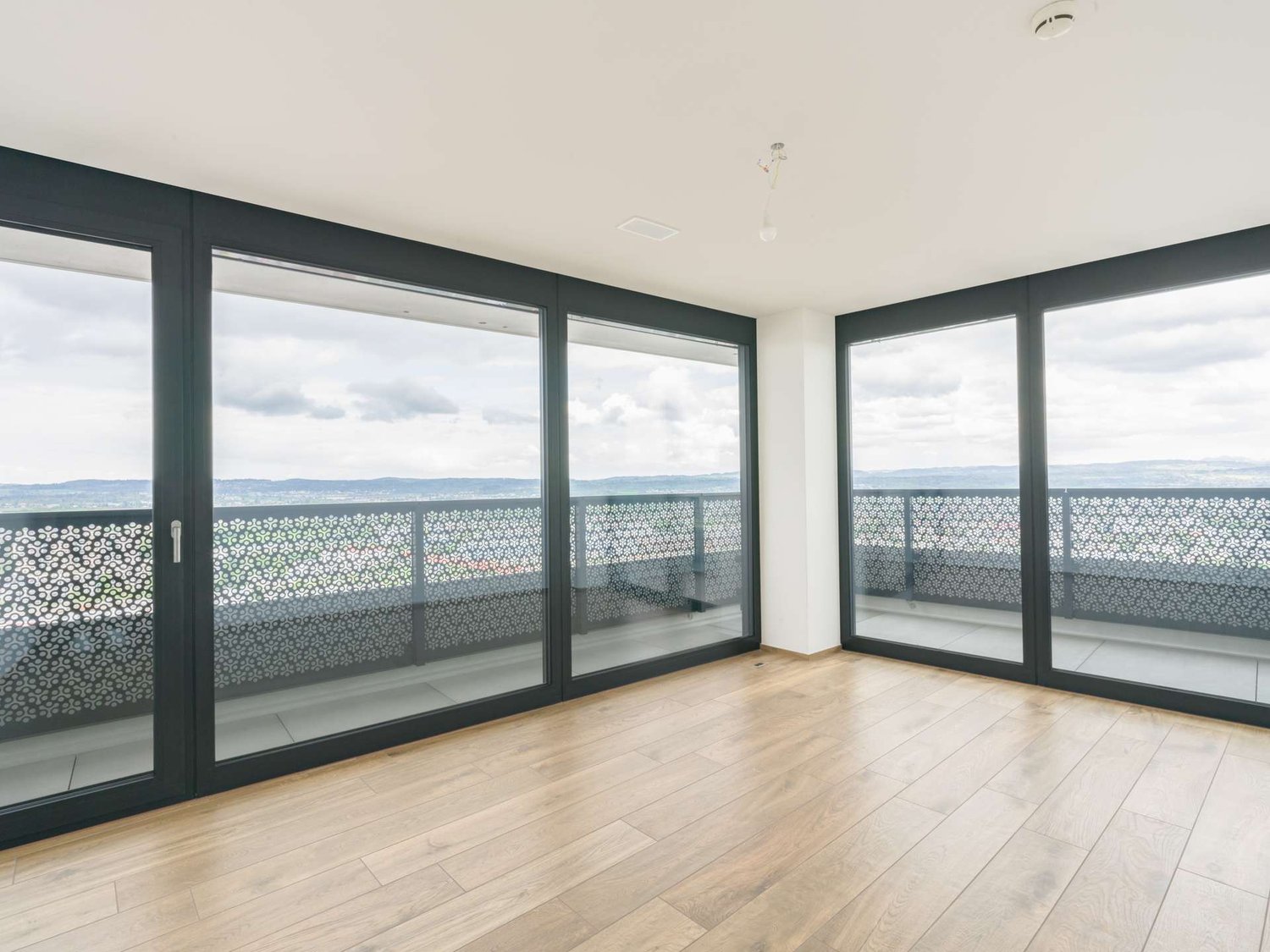 Über den Wolken: Exklusive 5.5-Zimmerwohnung im 31. Stock mit Panoramablick -  Bild 8