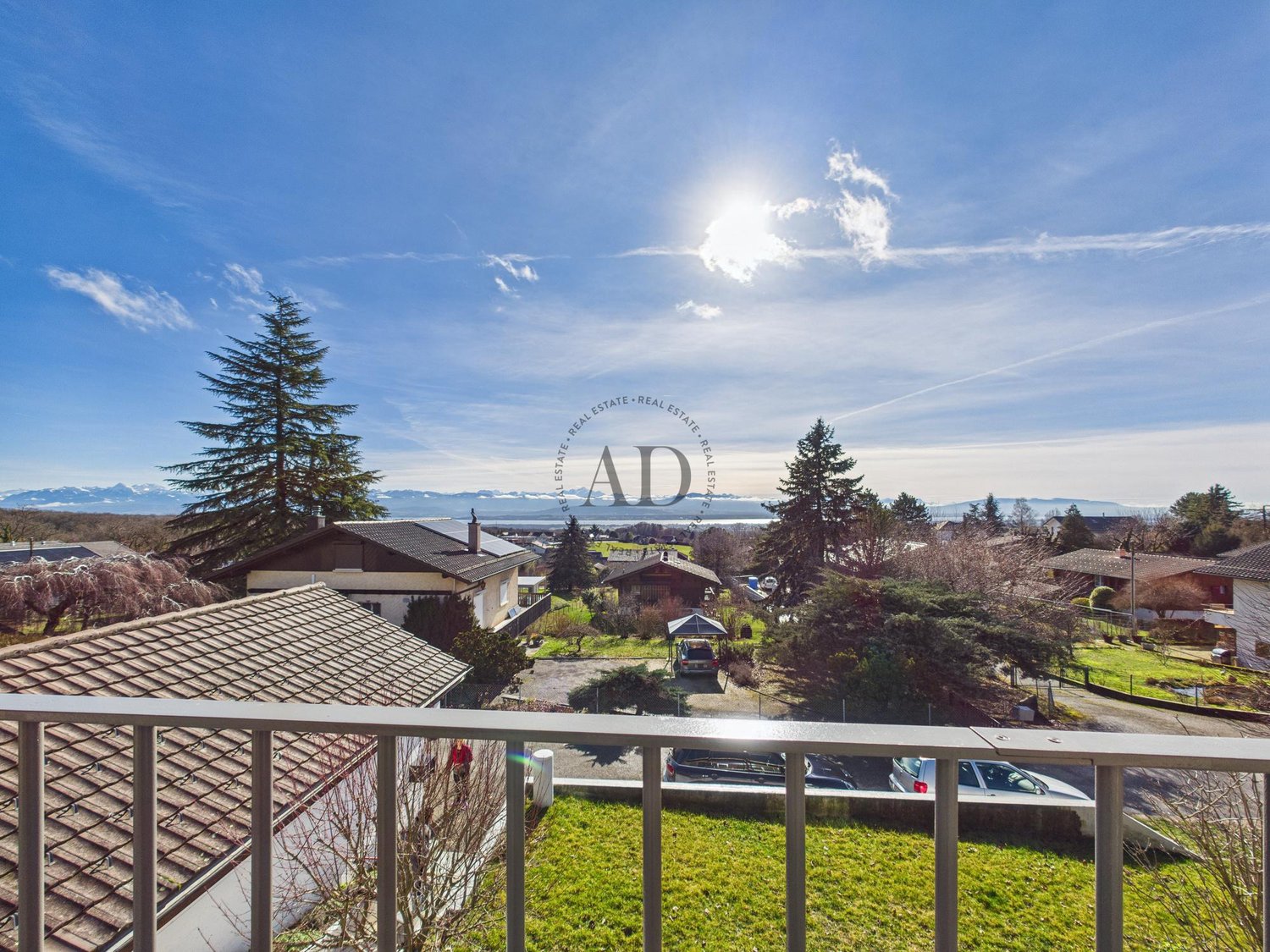 Maison moderne vue lac et montagnes - Bild 1