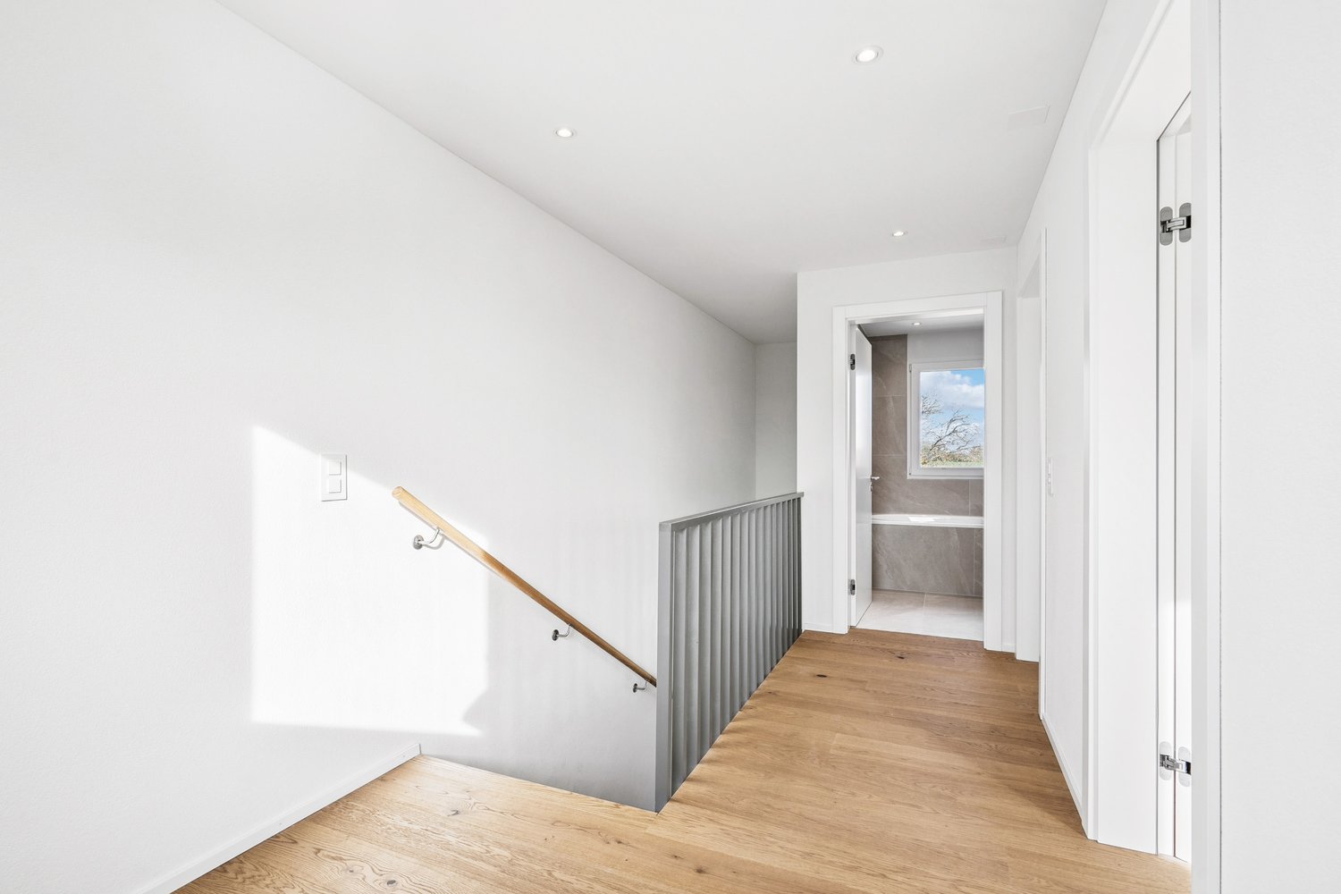 Schlüsselfertig: Stylisch und mit schönem Weitblick (B) - Bild 5