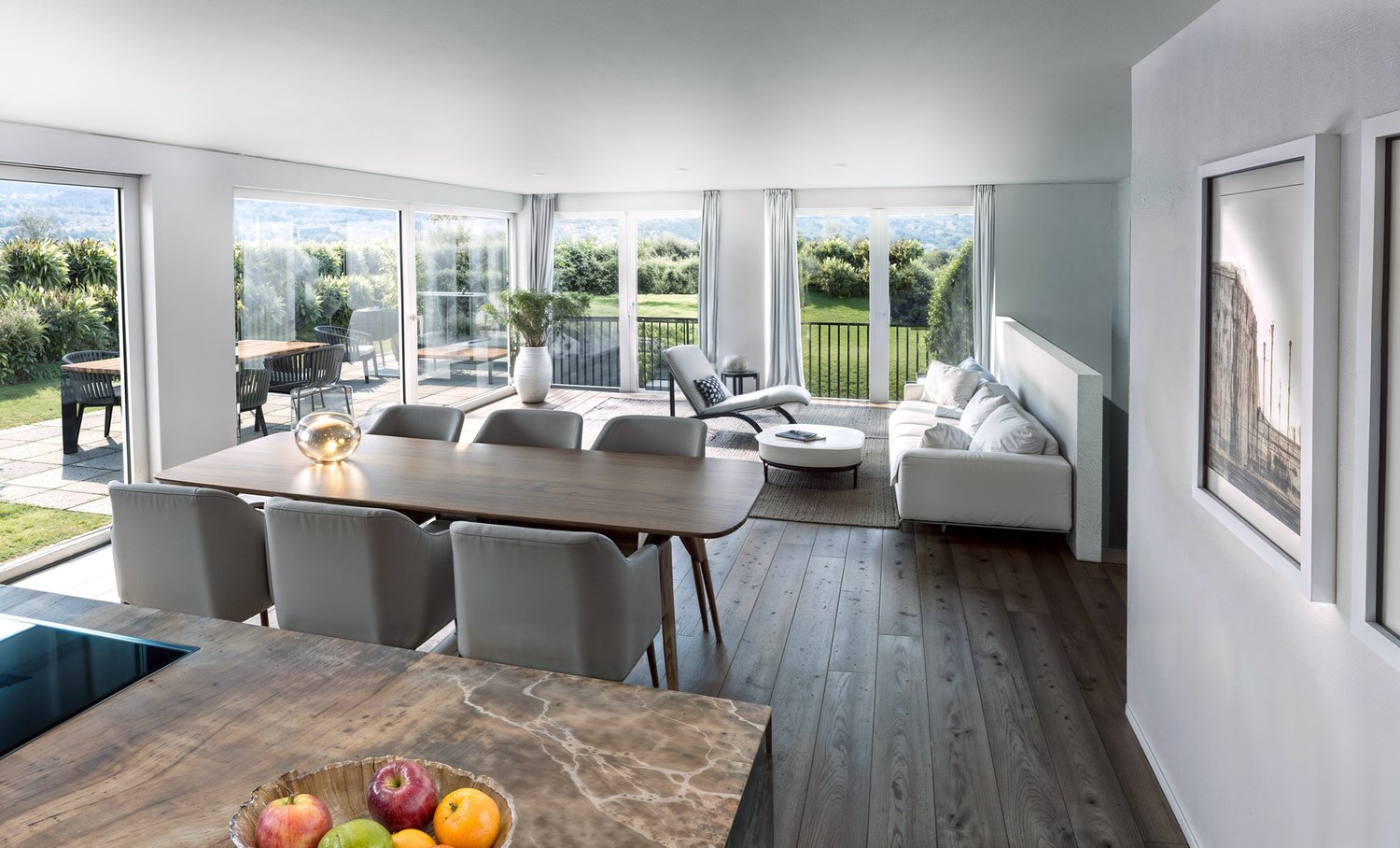 Moderne 4.5-Zimmer-Wohnung mit 150 m2 Gartenanteil -  Bild 1