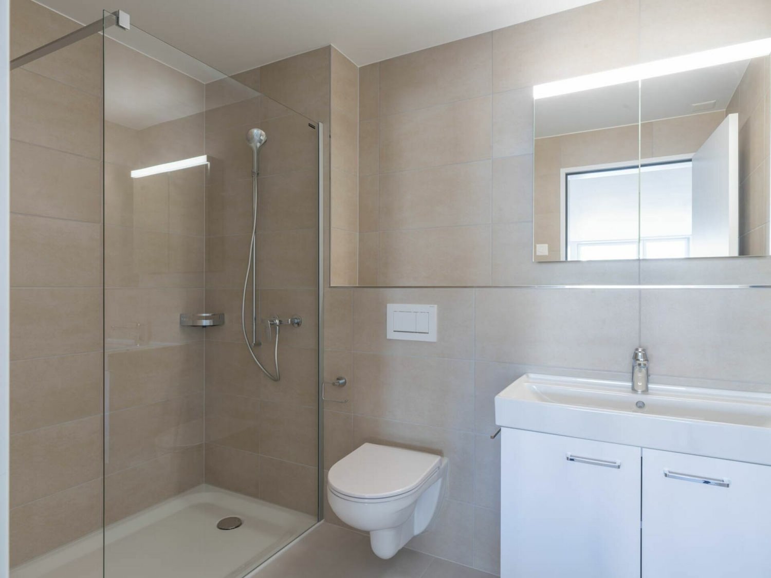 Exklusive 5.5-Zimmer-Attikawohnung mit direktem Liftzugang, See- & Bergsicht - Bild 12