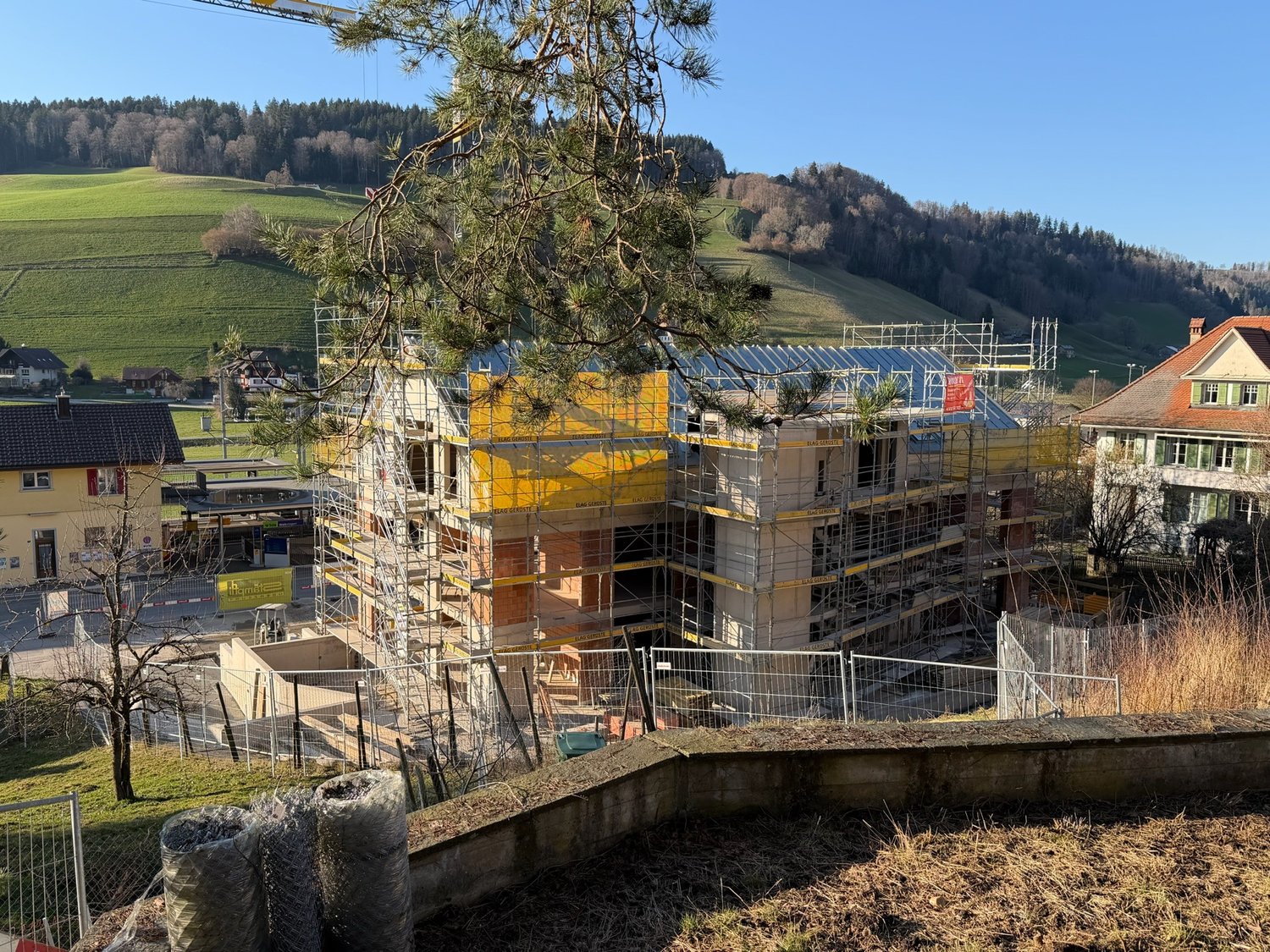 Das Dach ist aufgerichtet! Bezug im Dezember 2026 - Bild 1