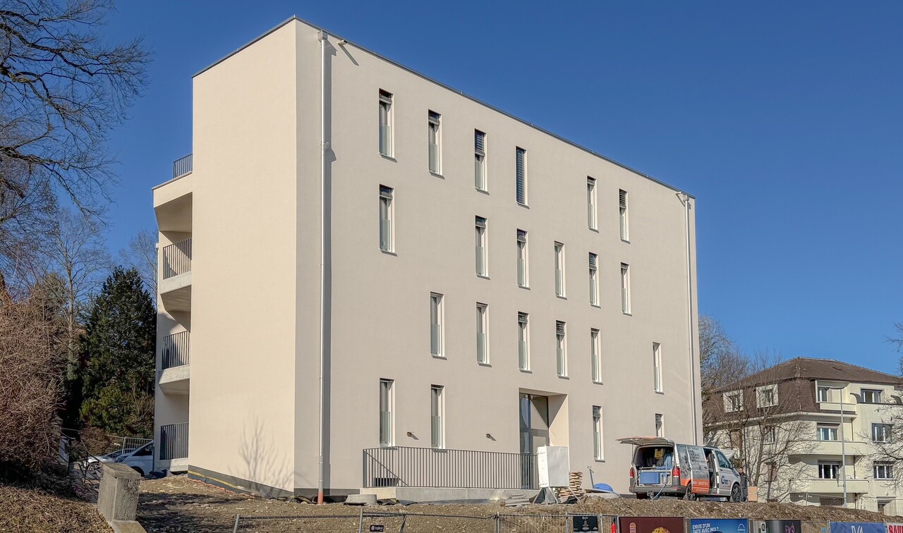 CHARMANT 3.5P NEUF AVEC TERRASSE A DEUX PAS DE LA GARE DE FRIBOURG - Bild 3