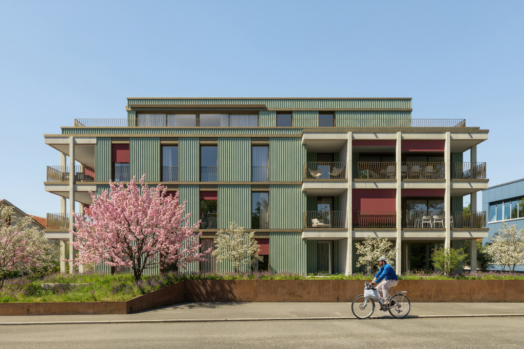 Neubau 4.5-Zimmer-Attikawohnung in Uetendorf - casa_immobilien_uetendorf_alpenweg2_visu-ansicht-3_1