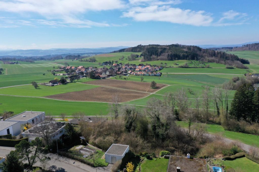 Exklusives Grundstück mit vielfältigem Potenzial - Fernsicht Leisibüel