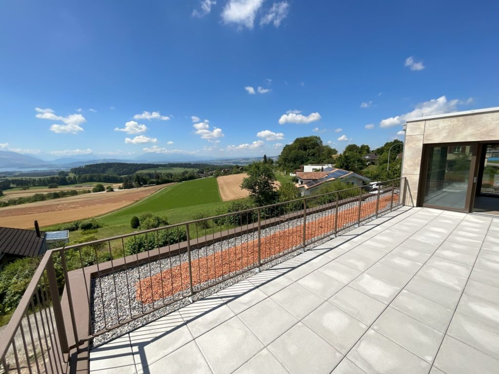 Erstvermietung mit atemberaubender Aussicht - 686fbda61f7037da0d8c410a_Balkon