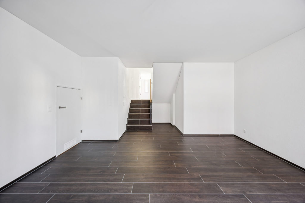 ERSTVERMIETUNG: Moderne Split-Level-Wohnung mit Charme in Oerlikon - 1