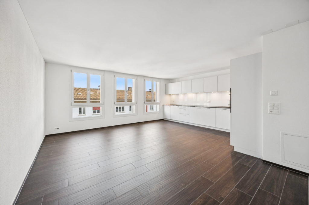 ERSTVERMIETUNG: 3.5-Zimmer Wohnung an bester Lage in Oerlikon - Bild 2